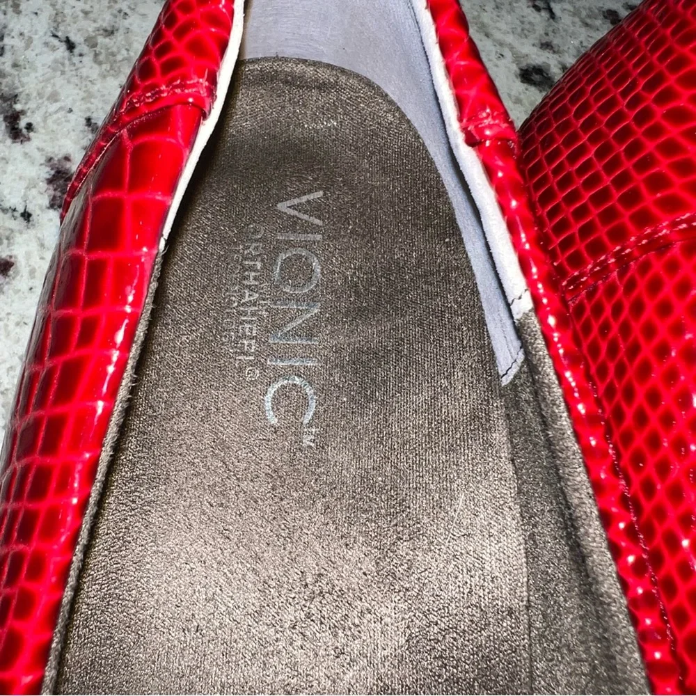 Vionic Women's Red Loafers size 10 never worn - Picture 3 of 8